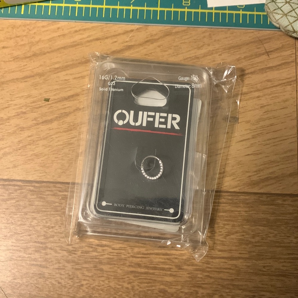 BNIB Titanium 16G/1.2mm clicker hoop with CZ accent.